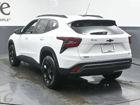 New 2026 Chevrolet Trax LT w/ Sunroof Package FWD image 14