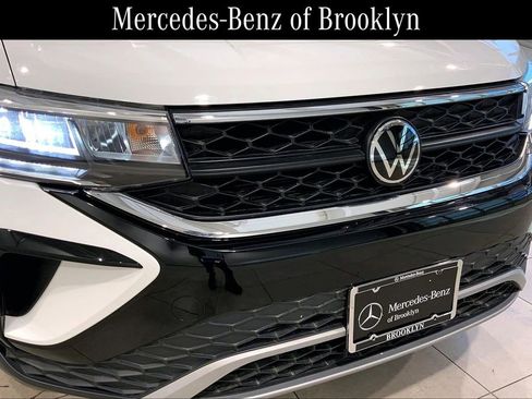 Used 2023 Volkswagen Taos SE w/ Panoramic Sunroof Package image 29