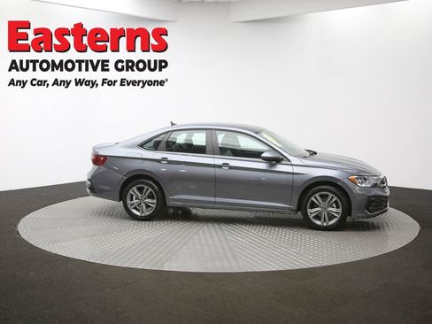 Used 2024 Volkswagen Jetta SE image 43