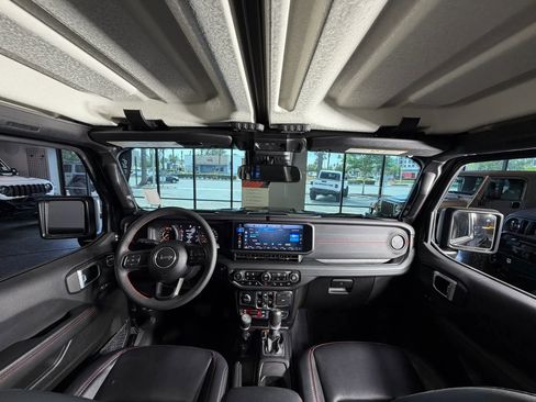 Used 2024 Jeep Wrangler Unlimited Rubicon w/ Capability Package image 20