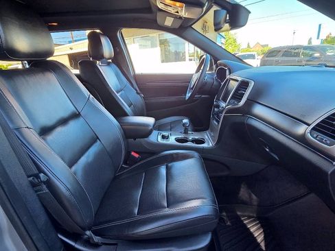 Used 2015 Jeep Grand Cherokee Limited w/ Luxury Group II AWD/4WD image 14