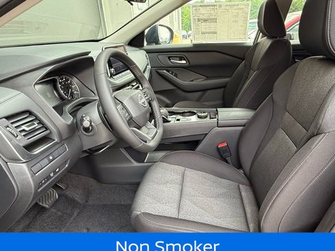 Certified 2025 Nissan Rogue SV image 12