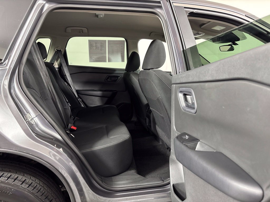 Used 2024 Nissan Rogue S AWD/4WD image 10