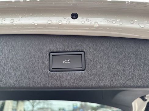 New 2024 Volkswagen Tiguan SE image 36