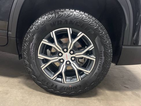 Used 2024 GMC Acadia AT4 w/ Luxury Package AWD/4WD image 10