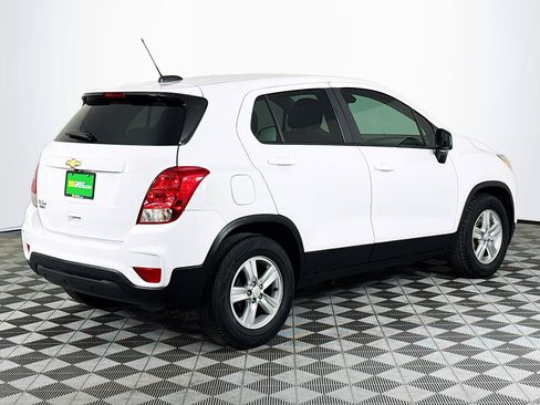 Used 2022 Chevrolet Trax LS w/ Tint and Cruise Package FWD image 10