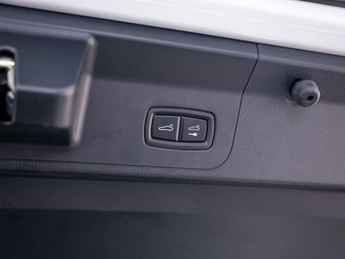 Used 2018 Porsche Panamera 4 AWD/4WD image 29