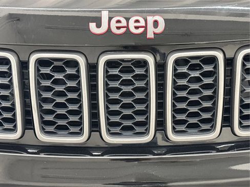 Used 2017 Jeep Grand Cherokee Trailhawk w/ Trailhawk Luxury Group image 36