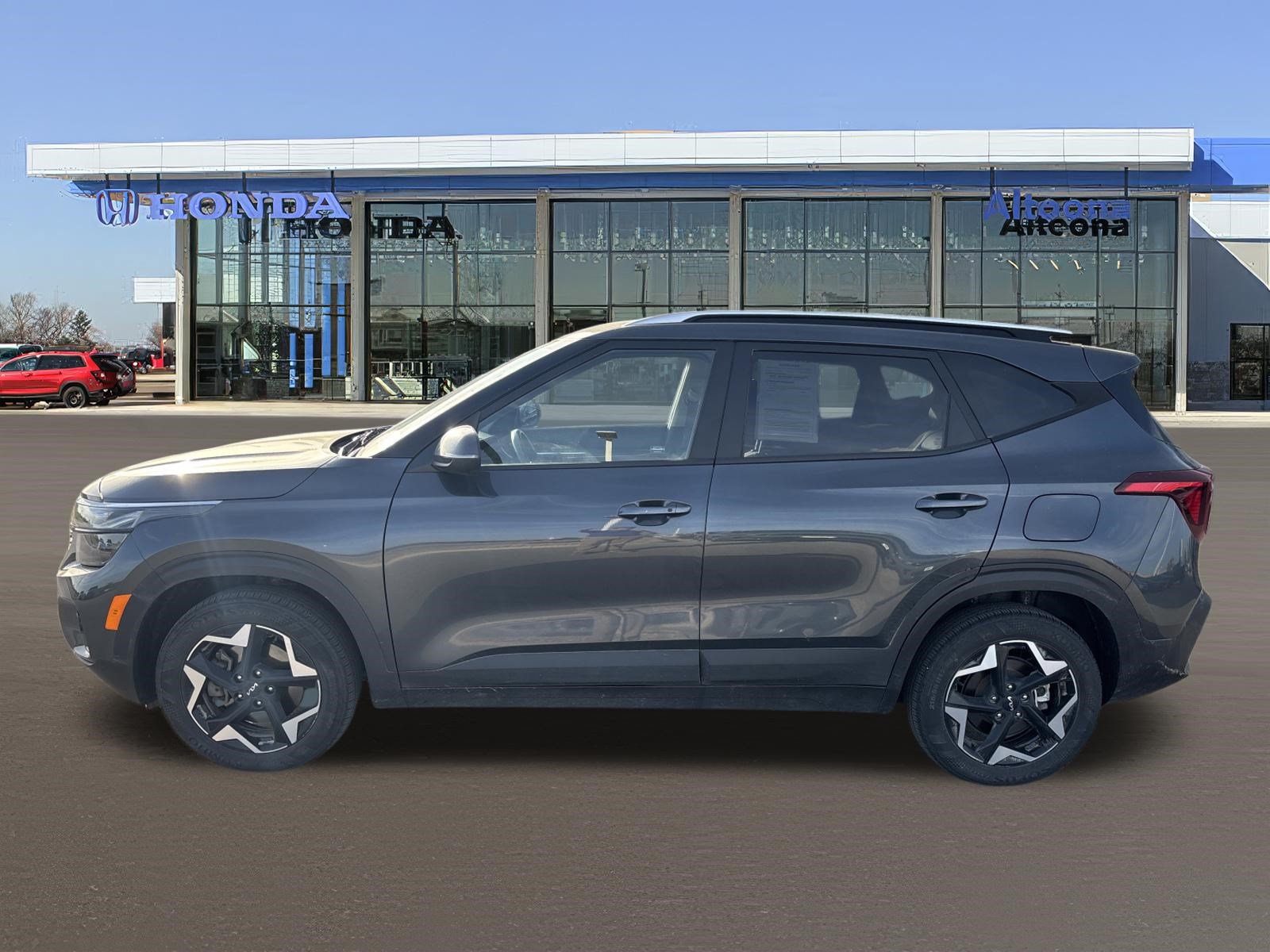 Used 2025 Kia Seltos S AWD/4WD image 2