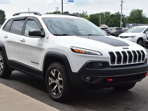 Used 2017 Jeep Cherokee Trailhawk w/ Comfort & Convenience Group AWD/4WD image 14