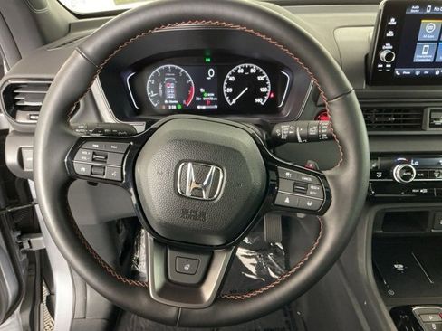 Used 2025 Honda Pilot TrailSport image 16