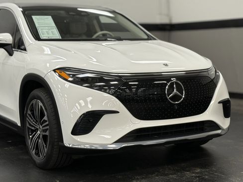 Used 2023 Mercedes-Benz EQS 450+ SUV image 3