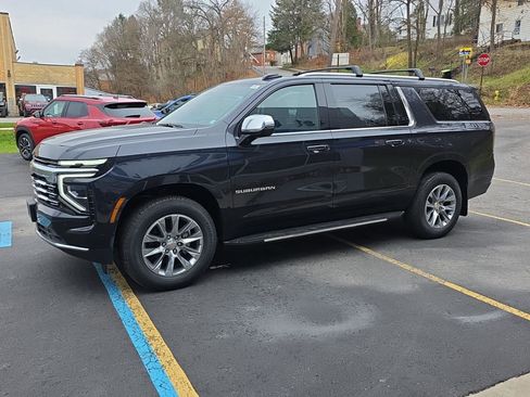 New 2025 Chevrolet Suburban Premier image 6