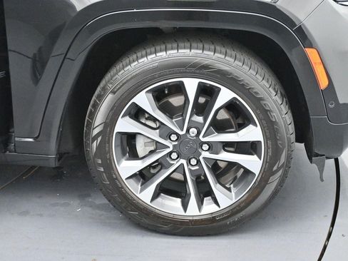 Used 2023 Jeep Grand Cherokee L Overland w/ Luxury Tech Group IV AWD/4WD image 40