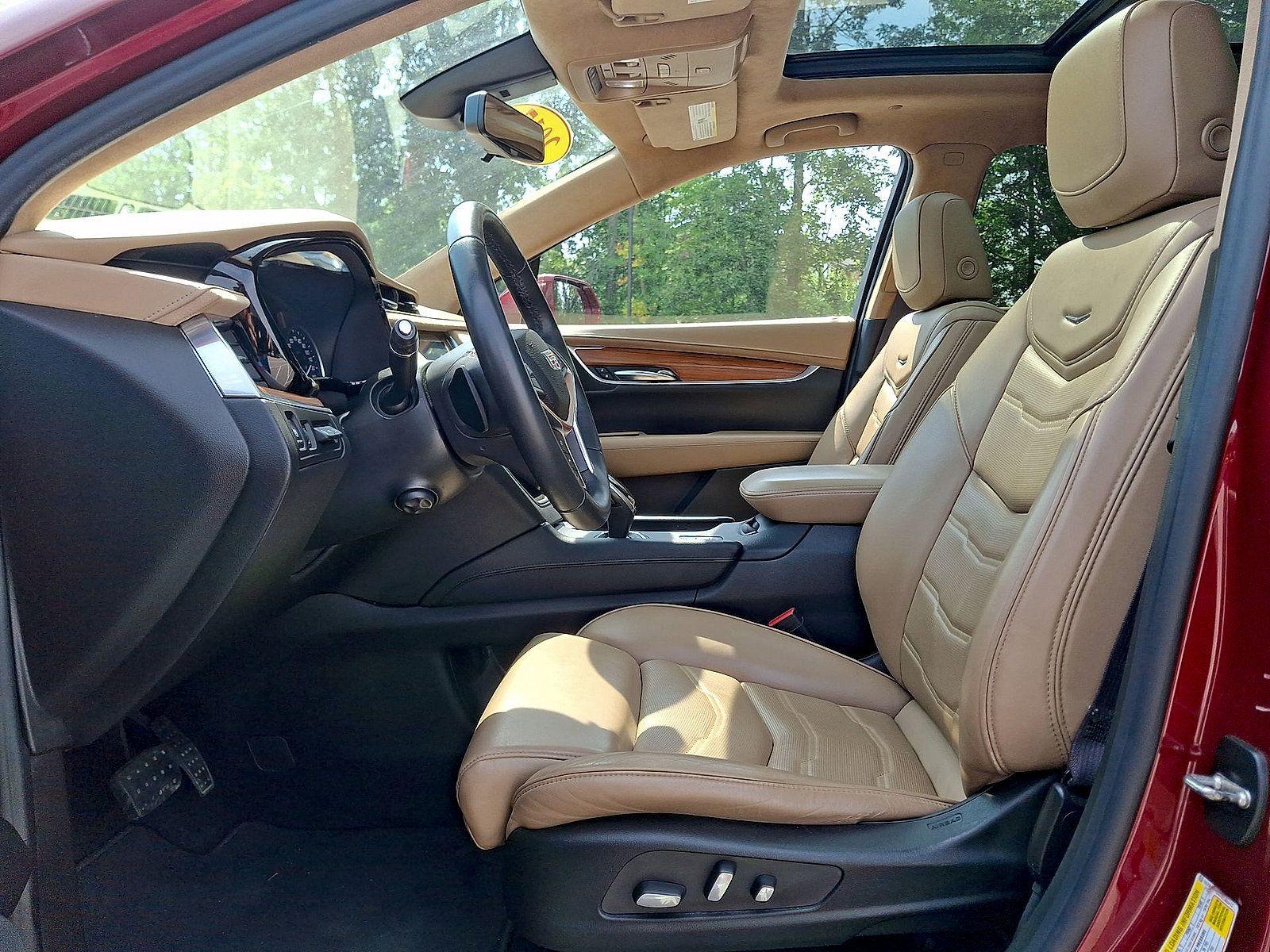 Used 2017 Cadillac XT5 Platinum w/ Driver Assist Package AWD/4WD image 11