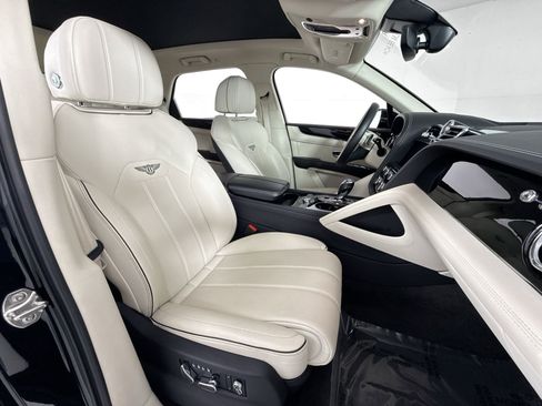 Used 2021 Bentley Bentayga AWD/4WD image 23