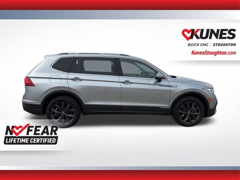 Used 2022 Volkswagen Tiguan SE w/ Panoramic Sunroof Package image 13