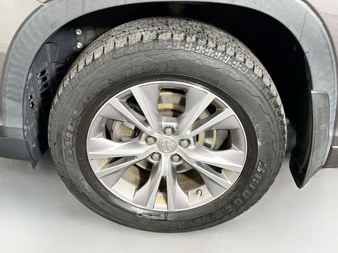 Certified 2015 Toyota Highlander XLE image 28