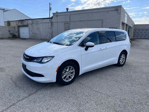 Used 2023 Chrysler Voyager LX FWD image 7