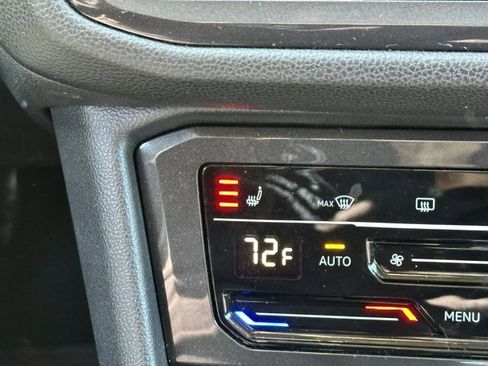 Used 2023 Volkswagen Tiguan SE image 29