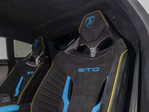 Used 2023 Lamborghini Huracan STO image 29