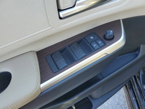 Certified 2022 Toyota Sienna XLE w/ XLE Plus Package image 19