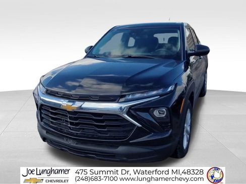 Used 2025 Chevrolet TrailBlazer LS w/ LPO, Blackout Package image 3
