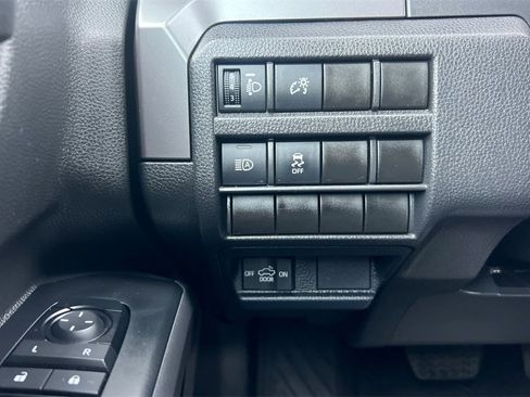 Certified 2025 Toyota Tacoma SR5 image 32