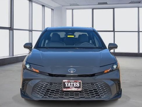 Used 2025 Toyota Camry SE image 2