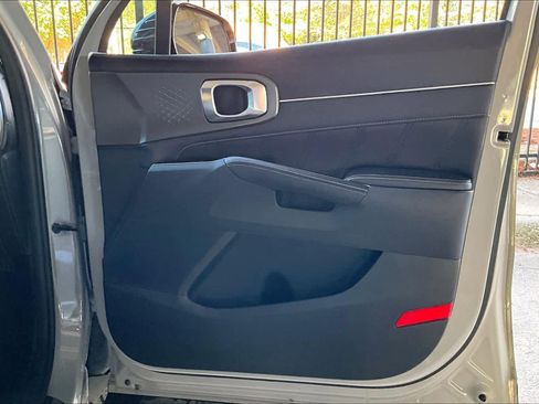 Used 2023 Kia Sorento SX image 22