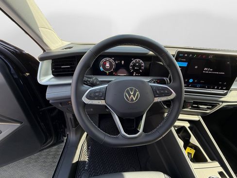 New 2026 Volkswagen Tiguan SE AWD/4WD image 10