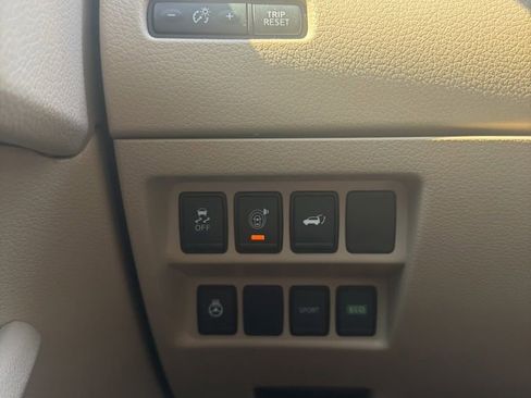 Used 2017 Nissan Rogue SV w/ SV Premium Package FWD image 10