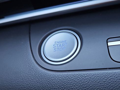 Used 2024 Hyundai Elantra SEL image 27