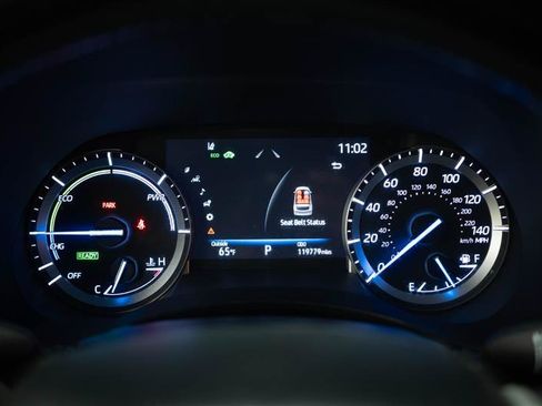 Used 2022 Toyota Highlander XLE FWD image 19
