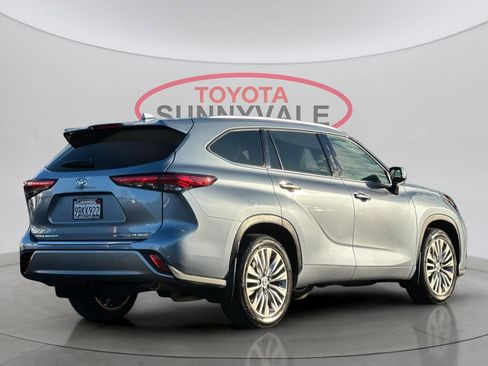 Used 2022 Toyota Highlander Platinum image 4