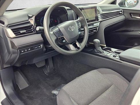 Used 2025 Toyota Camry LE image 10