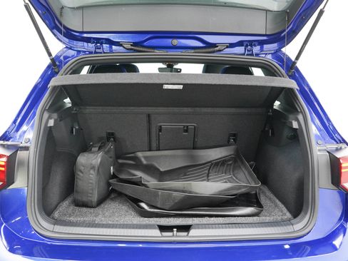 Used 2024 Volkswagen Golf R AWD/4WD image 9