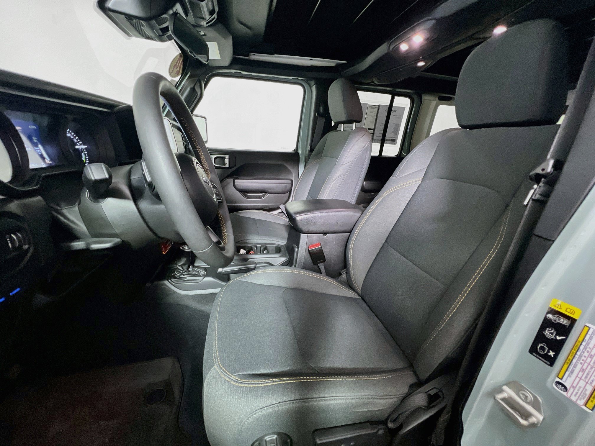 Used 2024 Jeep Wrangler Unlimited AWD/4WD image 14