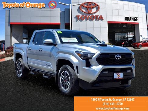 Certified 2025 Toyota Tacoma TRD Sport AWD/4WD image 1