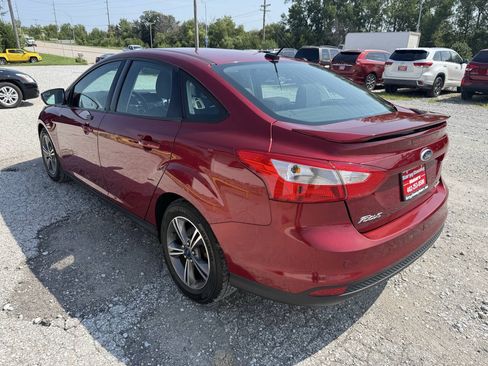 Used 2014 Ford Focus SE w/ SE Sport Package FWD image 5