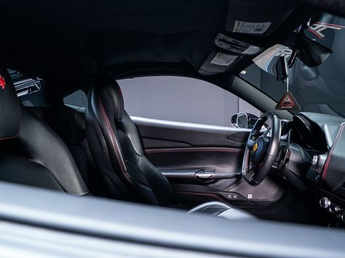 Used 2016 Ferrari 488 GTB RWD image 50