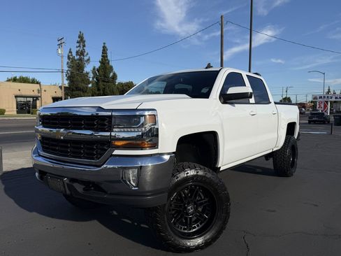 Used 2018 Chevrolet Silverado 1500 LT w/ LT Eassist Package AWD/4WD image 9
