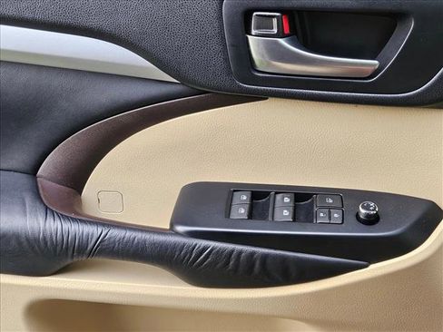 Used 2015 Toyota Highlander XLE FWD image 6