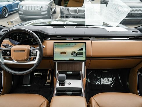 Certified 2024 Land Rover Range Rover SE AWD/4WD image 13