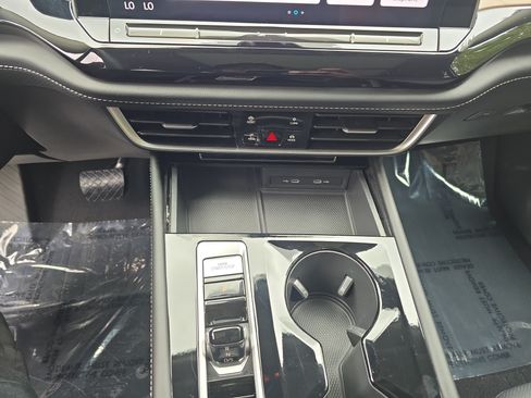 Certified 2024 Volkswagen Atlas SE FWD image 26