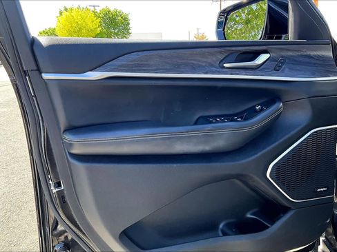 Used 2022 Jeep Grand Cherokee L Limited image 22