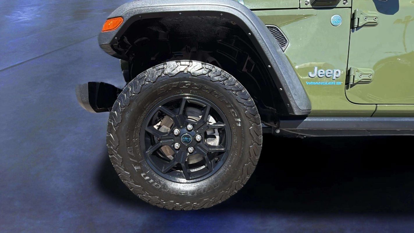 Used 2024 Jeep Wrangler Unlimited AWD/4WD image 21