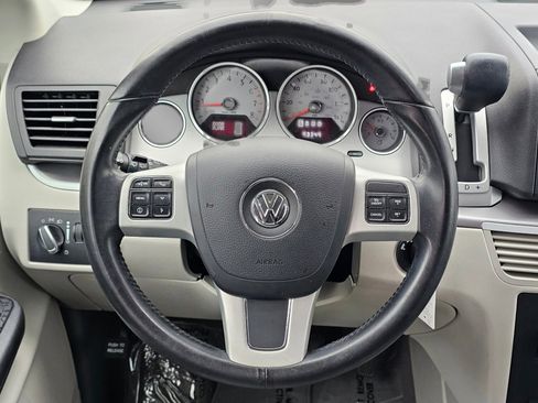 Used 2012 Volkswagen Routan SE image 5