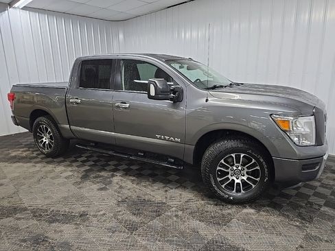 Used 2021 Nissan Titan SV w/ SV Convenience Package image 1
