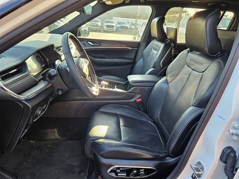 Used 2024 Jeep Grand Cherokee L Overland w/ Advanced Protech Group III image 11